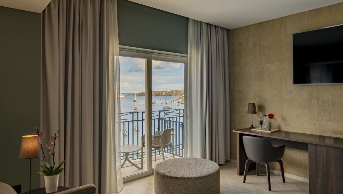 WaterfrontHotel Deluxe Suite -0322 WaterfrontHotel Deluxe Suite -0322